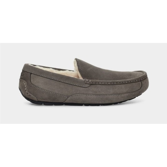 UGG MEN'S ASCOT GRAY SUEDE‎ SLIPPER US SIZE 8 NWOT - Picture 1 of 9